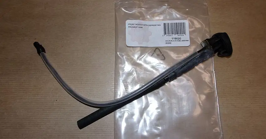 Gicleur de lave-glace avec chauffage  Peugeot 2008 I , 9810392880