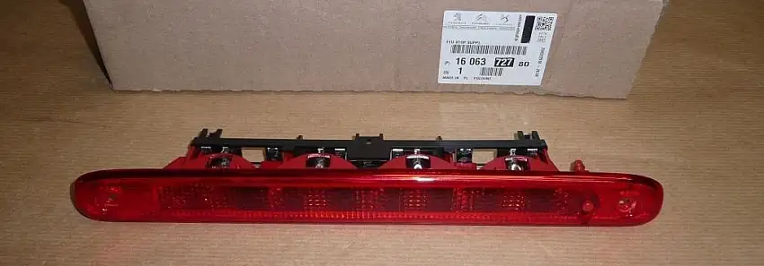 ORIGINAL 3. Feu de frein Feu stop CITROEN C1 PEUGEOT 107 Aygo 1606372780, 1606372780